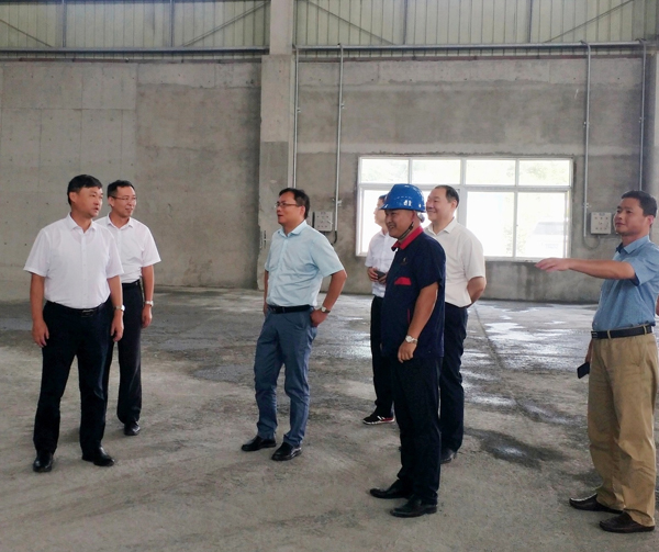 集團(tuán)公司黨委委員、股份公司黨委書記、總經(jīng)理蔣培進(jìn)到矸石項(xiàng)目部...
