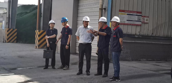 集團(tuán)公司黨委委員、股份公司黨委書記、總經(jīng)理蔣培進(jìn)到建材公司調(diào)研