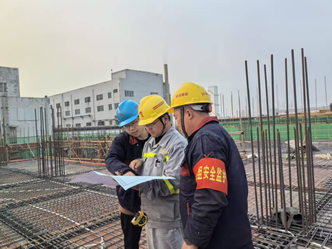 金冠陽極泥項(xiàng)目提前完成熔煉二層 框架混凝土澆筑 金冠陽極泥項(xiàng)目提前完成熔煉二層 框架混凝土澆筑